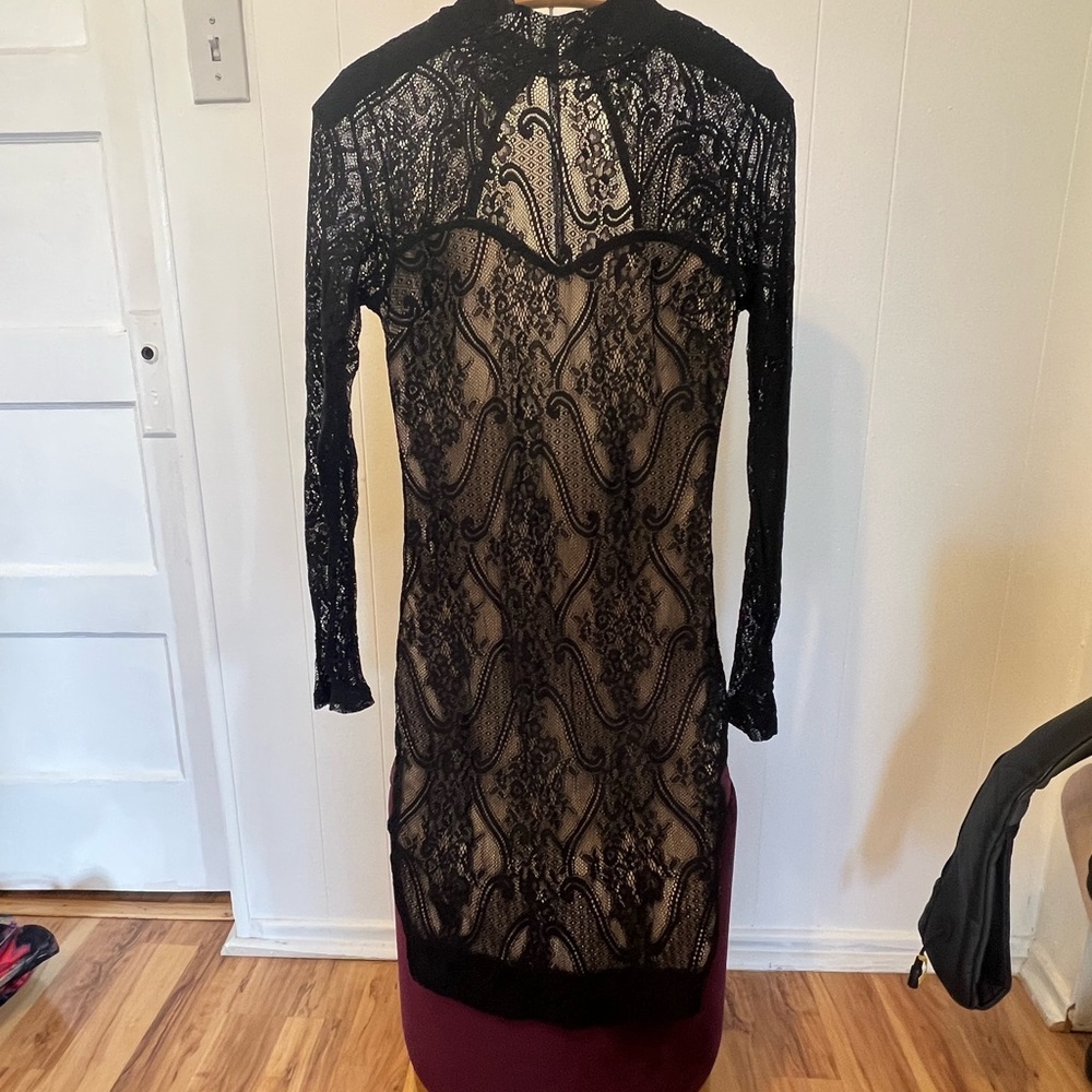 Black lace dress 
Large 
From Windsor - Picture 2 of 10